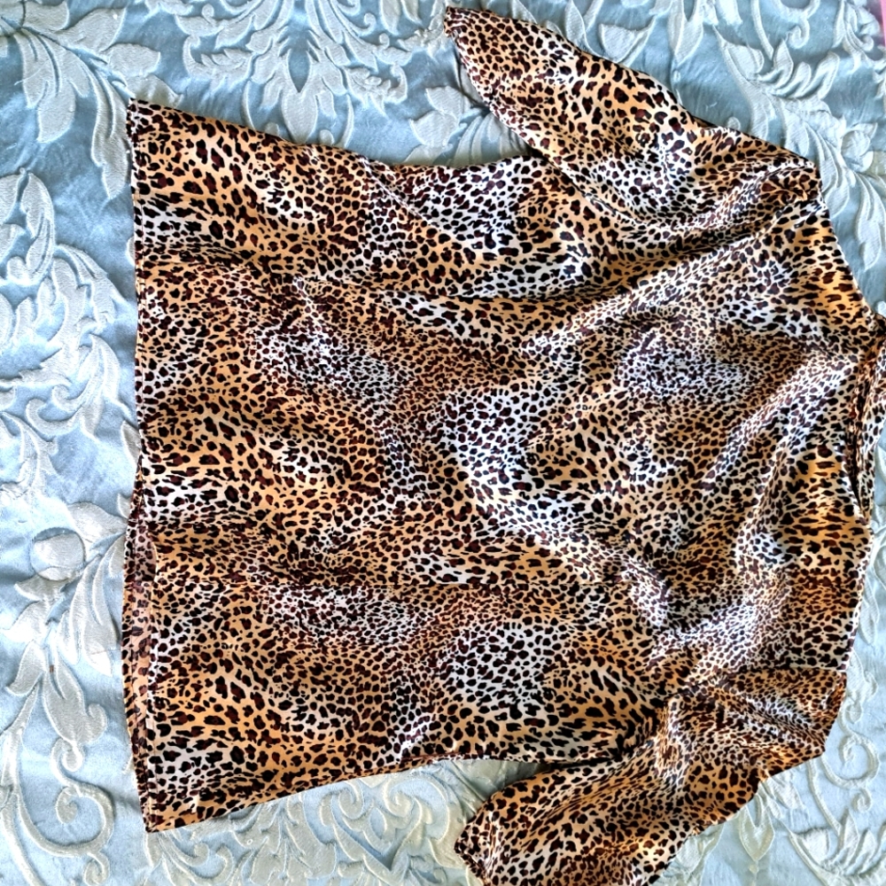 A beautiful Milano leopard blouse. - Picture 2 of 2